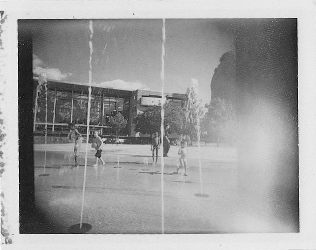 Evry Daily Photo - Holga Polaroid - Place des Droits de l homme 08 - large.jpg
